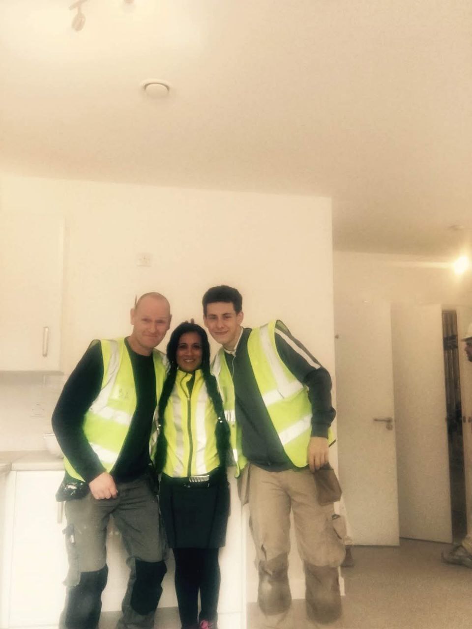 photo 5992319121792026801 y